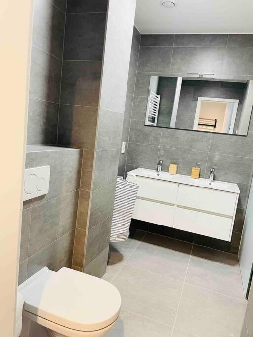 New One Bedroom Flat- Terrace & Parking * Luxemburg